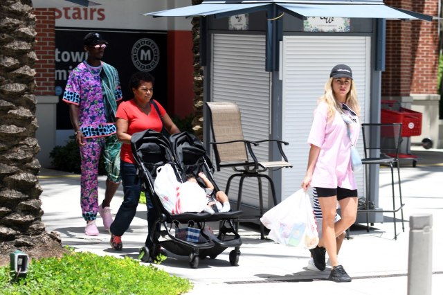 Da li je ovo u redu? Pogba u šopingu sa ženom i decom, ali kako... FOTO