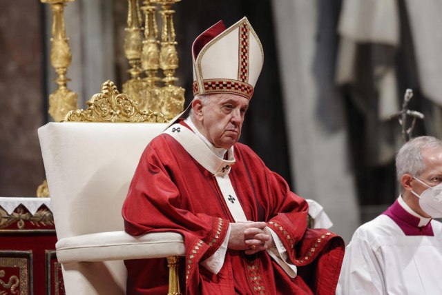 Papa Franja primljen u bolnicu