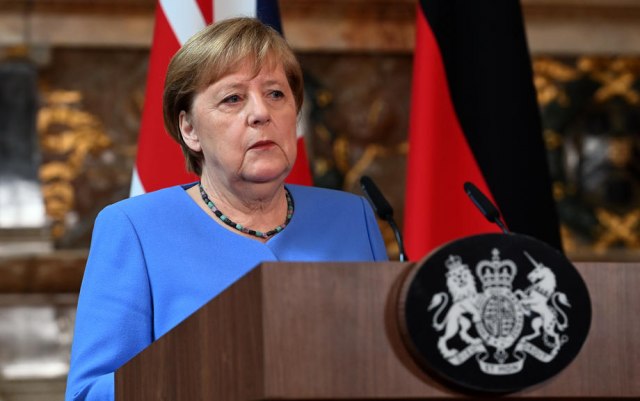 EPA-EFE/ANDY RAIN / POOL