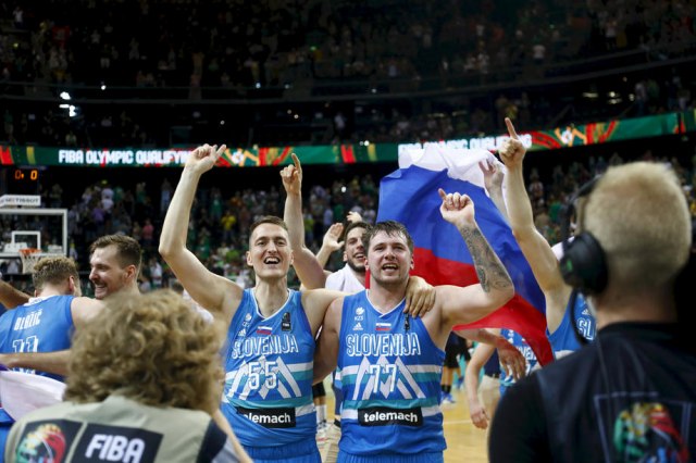 Slovenci uz srpski hit slavili odlazak u Tokio VIDEO