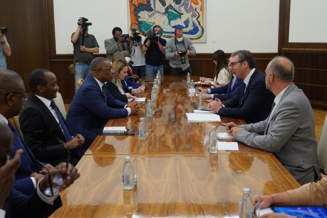 Vučić se sastao sa ministrom unutrašnjih poslova Republike Angole FOTO