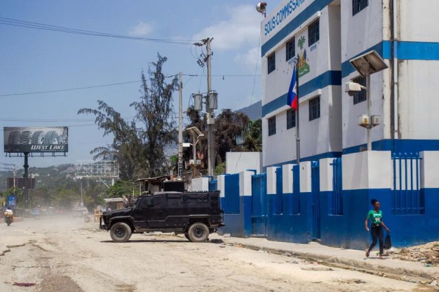 Opsadno stanje na Haitiju posle ubistva predsednika; Francuska: Kukavički čin