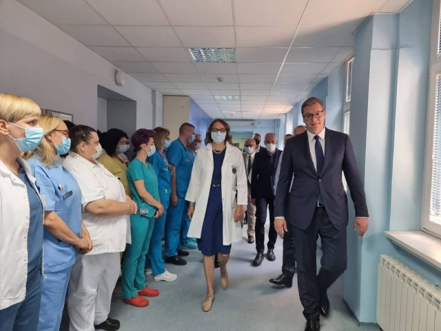 Vučić posetio bolnicu 