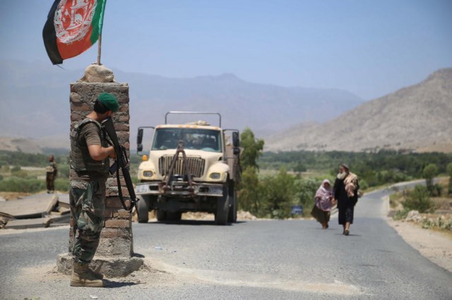 Talibani preuzimaju sve granice; vlada se ruši kao kula od karata