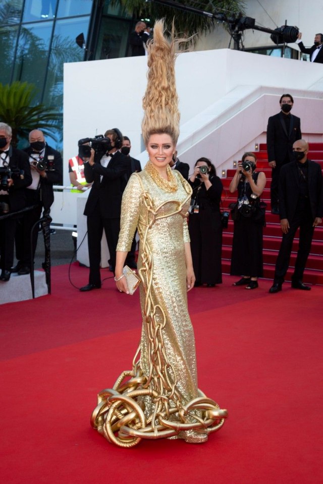 Kan: Na crvenom tepihu svu pažnju ukrala ekstravagantna frizura ruske glumice FOTO