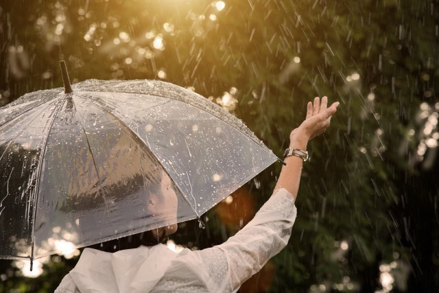 Promenljivo vreme pred nama; Prvo vreli dani, pa pljuskovi sa grmljavinom