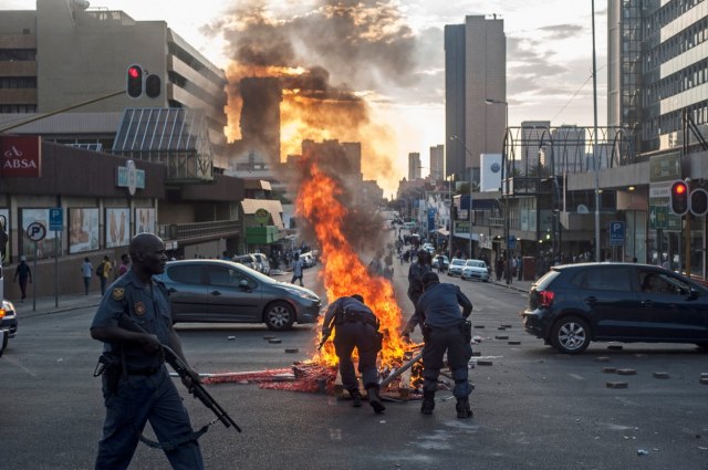 Ratno stanje na ulicama, vojska reagovala; na stotine ljudi povređeno; ubijena beba VIDEO/FOTO