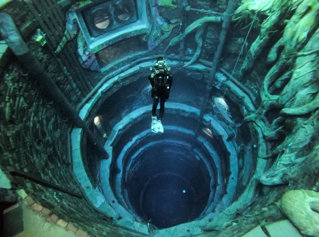 Najdublji bazen za ronjenje na svetu otvoren u Dubaiju