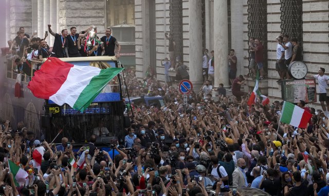 Drugi dan slavlja u Italiji VIDEO