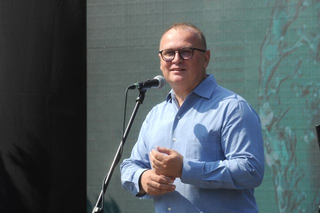 Vesić najavio: Kreće uklanjanje splavova