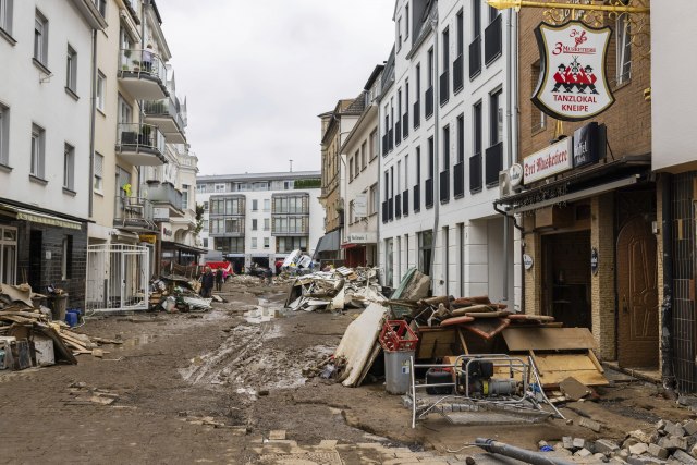Nemaèka zavijena u crno, na stotine nestalih osoba; broj mrtvih i dalje raste VIDEO/FOTO