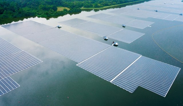 Plutajuća solarna elektrana veličine 45 fudbalskih terena FOTO