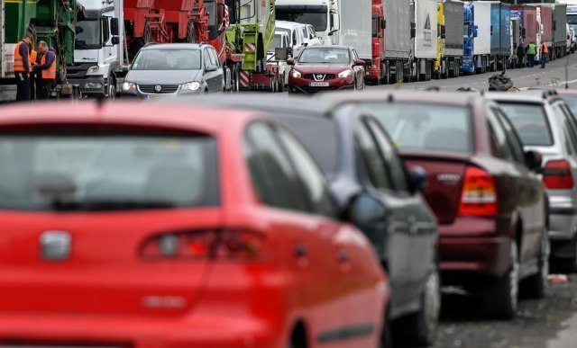 Od Straževice ka Bubanj Potoku usporeno