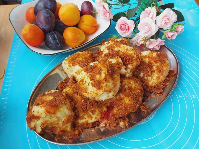 Bakina kuhinja: Knedle sa šljivama i kajsijama