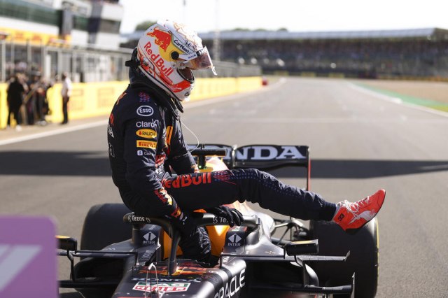 Ko je kriv?; Srećom niko nije povređen, Mora da bude suspendovan