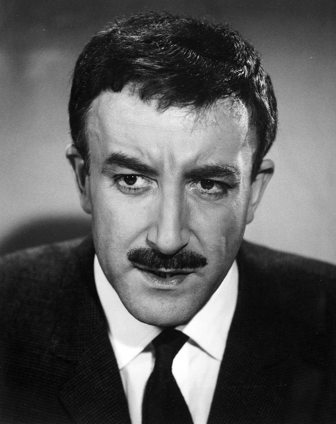 Proslavio se kao inspektor Kluzo, nizao uspehe na filmu, a privatno patio i padao u depresiju: 