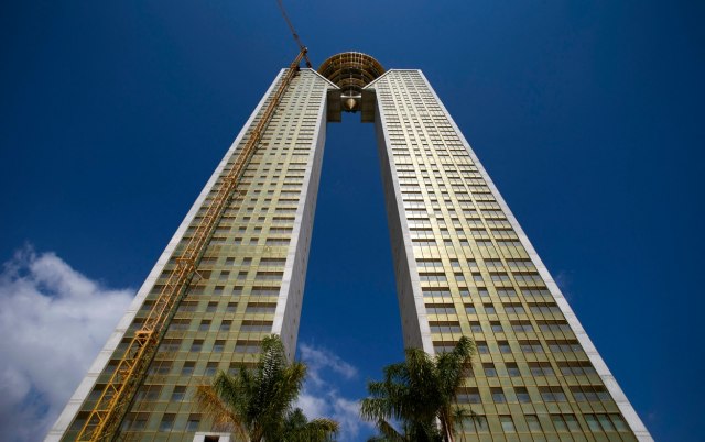 Španci "iskopirali" Geneks kulu: Posle 17 godina završena najviša stambena zgrada u EU FOTO