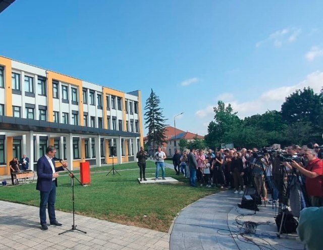 LIVE Vučić visits three municipalities