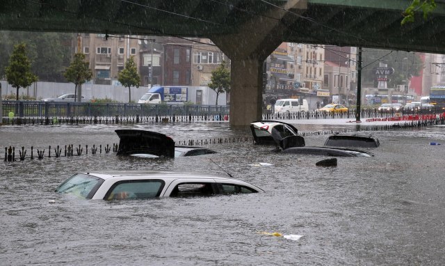 Rainfall reached Turkey: torrent carries everything; bridges collapsed VIDEO / PHOTO