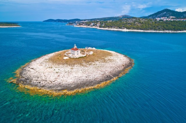 Jedno hrvatsko ostrvce moguæe je obiæi u samo 600 koraka FOTO