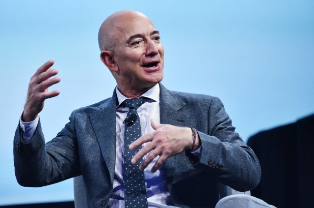 Bezos: Hvala radnicima i kupcima Amazona, vi ste platili moj let u svemir