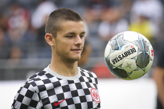 Ajntraht prodaje Joveljića za 3.500.000