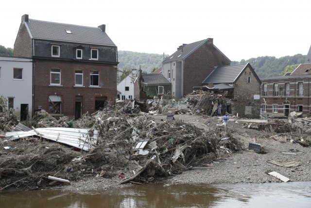 Ponovo poplave i ponovo drama u Belgiji: Vodi nosi automobile, bujice na ulicama VIDEO