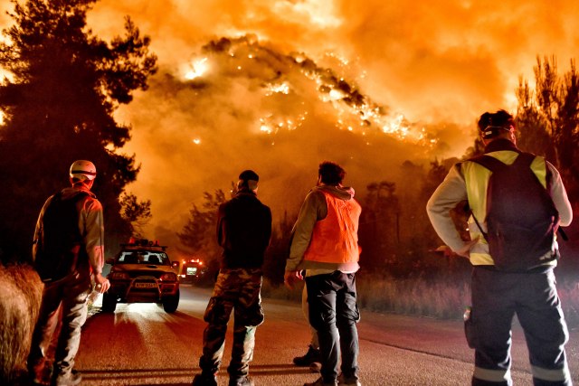 Požari širom Grčke: Gori na Peloponezu, Eviji, vatra i na Halkidikiju VIDEO