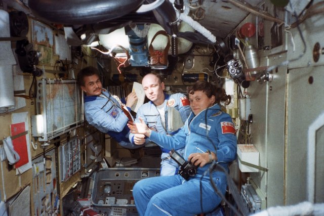 Soyuz Tm23 American Astronaut Shannon Lucid Editorial Stock Photo ...