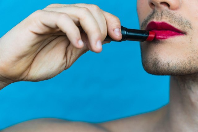 Podloge, korektori, puderi: U Londonu otvorena prva prodavnica za mušku šminku