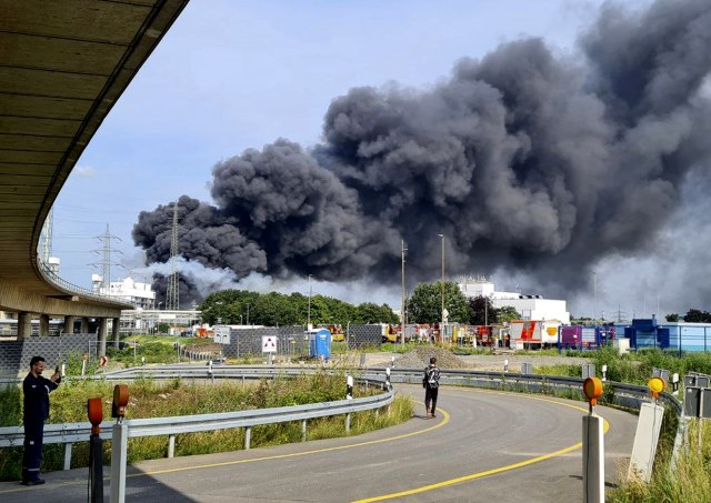 Otrovni oblak u Nemaèkoj, pretila eksplozija 100.000 litara hemikalija: Ima mrtvih i nestalih VIDEO/FOTO