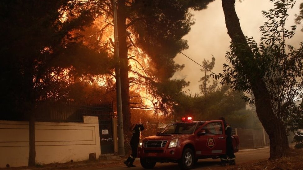 Evropa i požari: Vatra se širi po šumama blizu grèke prestonice, kritièno na Sardiniji