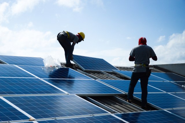 "Plan - da bar 30 odsto domaæinstava koristi energiju dobijenu iz solarnih panela"