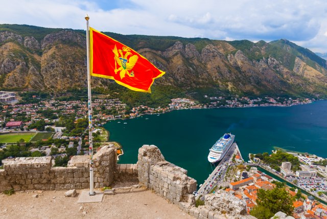 Crna Gora pooštrila mere – u kafiæe uz kovid potvrdu