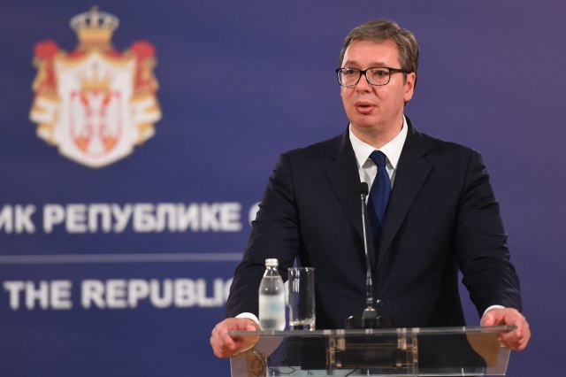 Vučić: Svakom penzioneru u februaru po 20.000 dinara