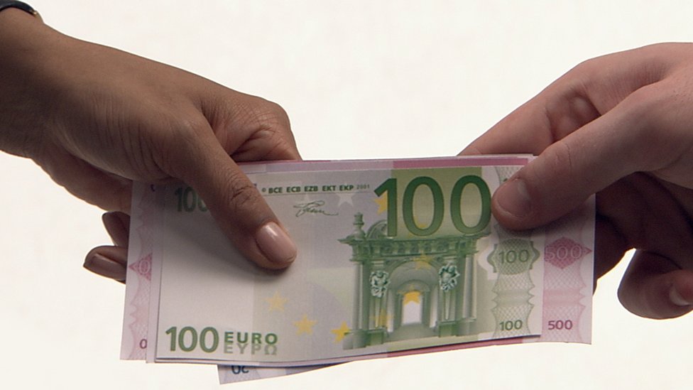 Ekonomija: Novèana davanja u Srbiji - ko æe sve (još) dobiti novac, koliko i ko æe to vraæati