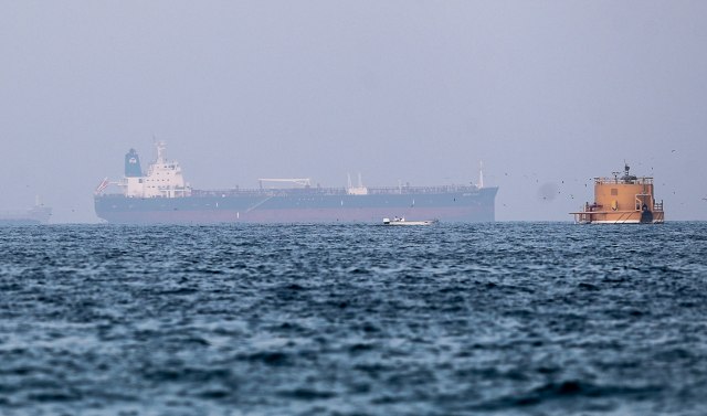 Tanker u Arapskom moru zaplenile snage bliske Iranu?; Odgovor: Nemamo nikakve veze, to je izgovor