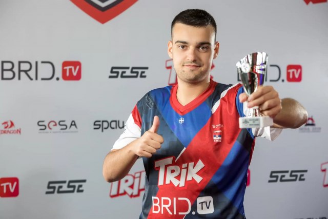 Upoznajte Stefana “Kepu” Slavkoviæa, najboljeg PES21 igraèa u Srbiji