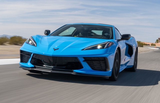 Mehanièar ludovao u mušterijnom automobilu, jurcao 240 km/h – odala ga kamera VIDEO