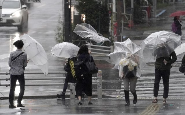 Upozorenje: Tajfun stiže u Japan, ugrožen i Tokio
