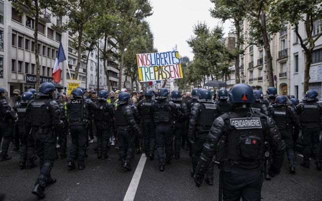 Haos u Francuskoj, više od 230 hiljada ljudi izašlo na ulice; protesti se nastavljaju VIDEO/FOTO