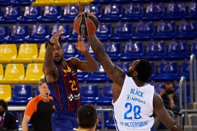 Grci pišu: Bivši igrač Lejkersa na meti Zvezde