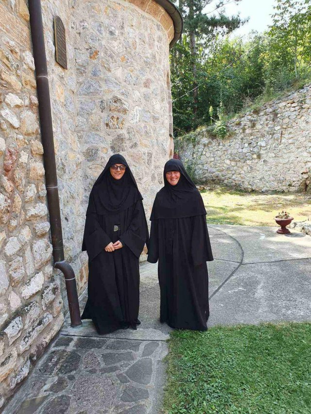 Dve monahinje koje su uzdrmale Srbiju; otkriveno kako su nastali sporni snimci FOTO