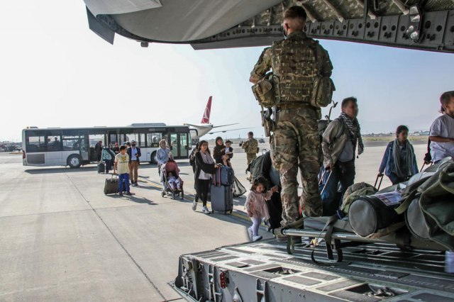 U.S. soldiers fired shots at Kabul airport VIDEO