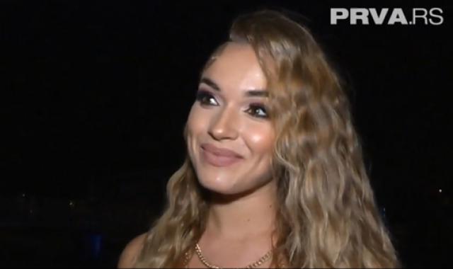 Džehveroviæeva izvela devojèicu na binu da "trese": Pljušte osude; "Halo, centar za socijalni rad"