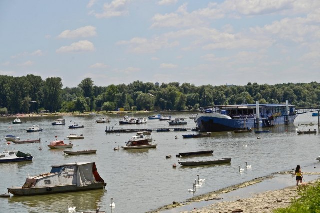 Plovi brodiæ preko Save... Bahanalije i golotinja u Beogradu ostavile sve u neverici (VIDEO 18+)