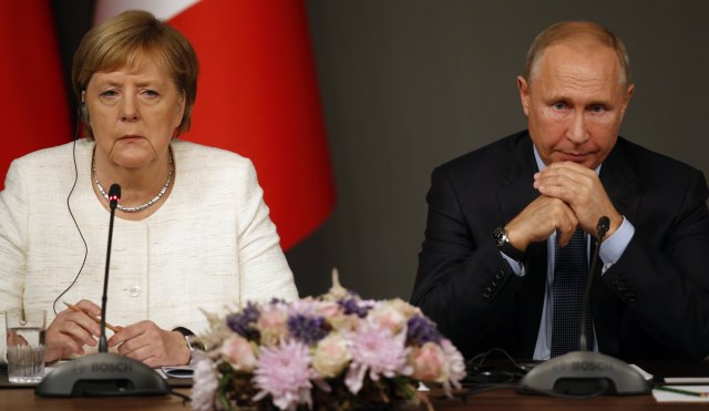 Ups, Angela Merkel - Vladimir Putin i "zvrrrrr"  VIDEO