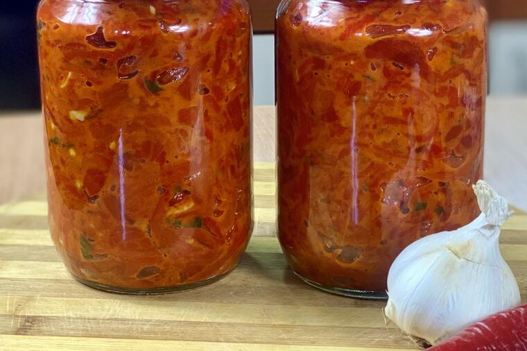 CEPKANA PAPRIKA ZA ZIMU: Salata koju morate da spremite!