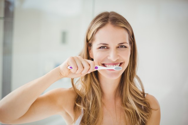 Evo zašto nikad ne bi trebalo da perete zube odmah posle doručka