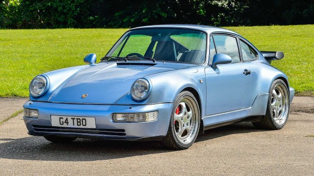 Na prodaju redak Porsche 911: Naručen za sultana od Bruneja, vozio ga Dženson Baton VIDEO